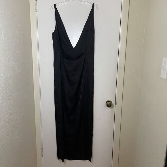 SOLACE London rosario maxi dress in black v-neck plunge front side slit US 2 - Picture 3 of 9